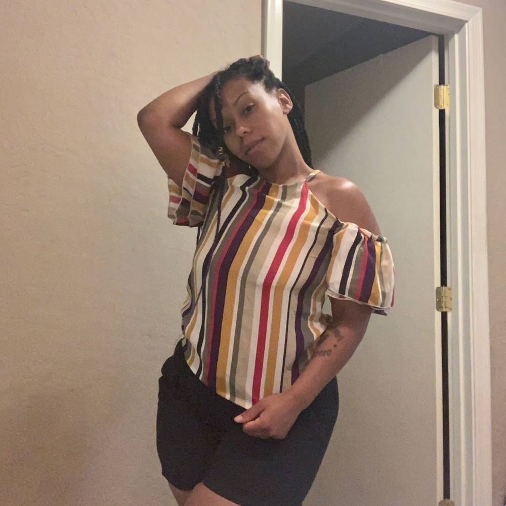Multicolor cold shoulder blouse - Picture 3 of 7